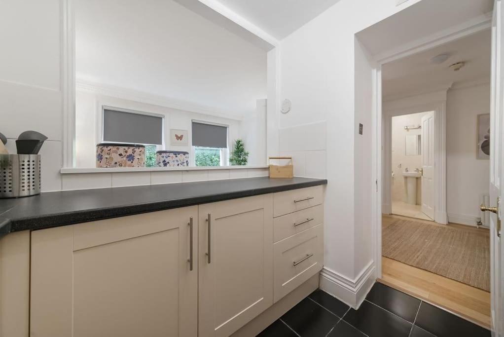 Knightsbridge Two Bed Apartment 伦敦 外观 照片